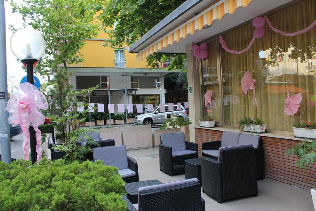 Hotel Galileo Ріміні Екстер'єр фото