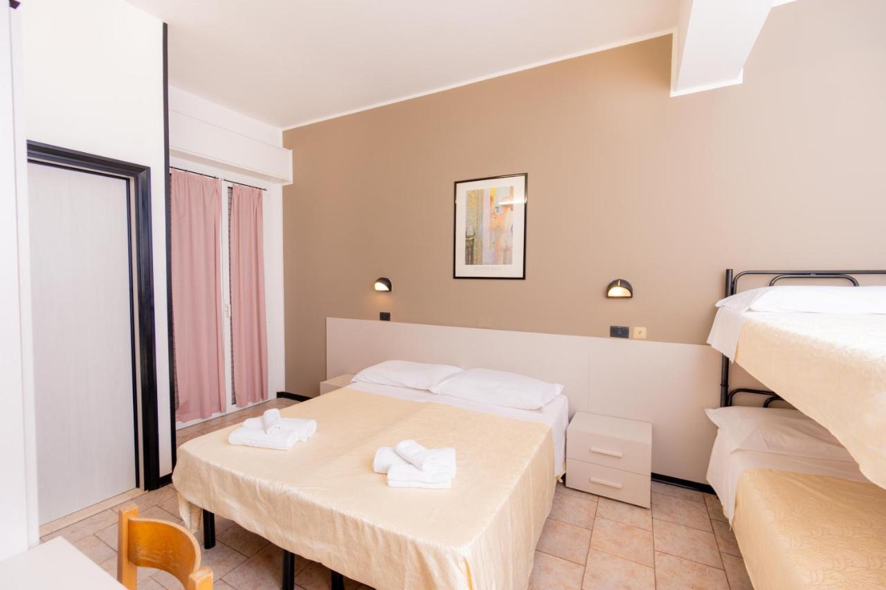Hotel Galileo Ріміні Екстер'єр фото