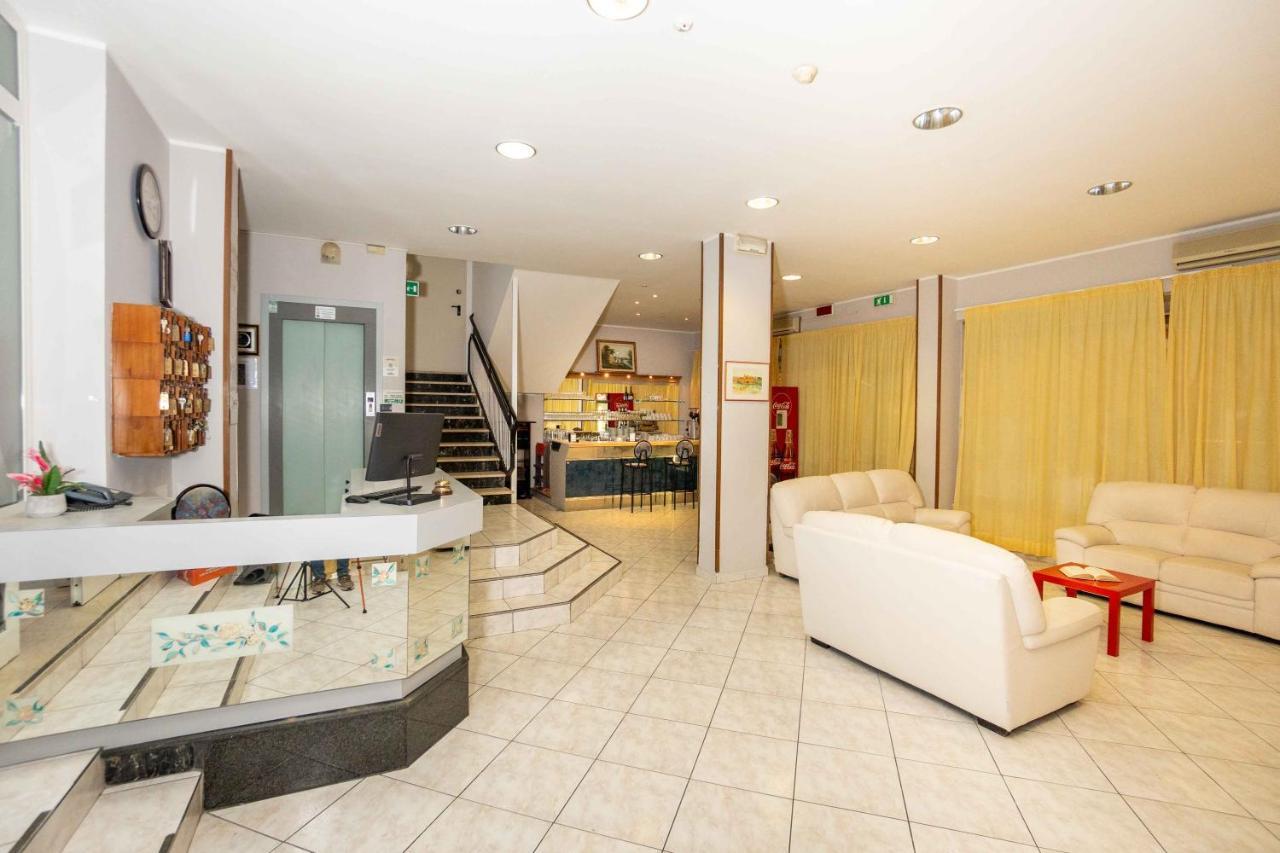 Hotel Galileo Ріміні Екстер'єр фото