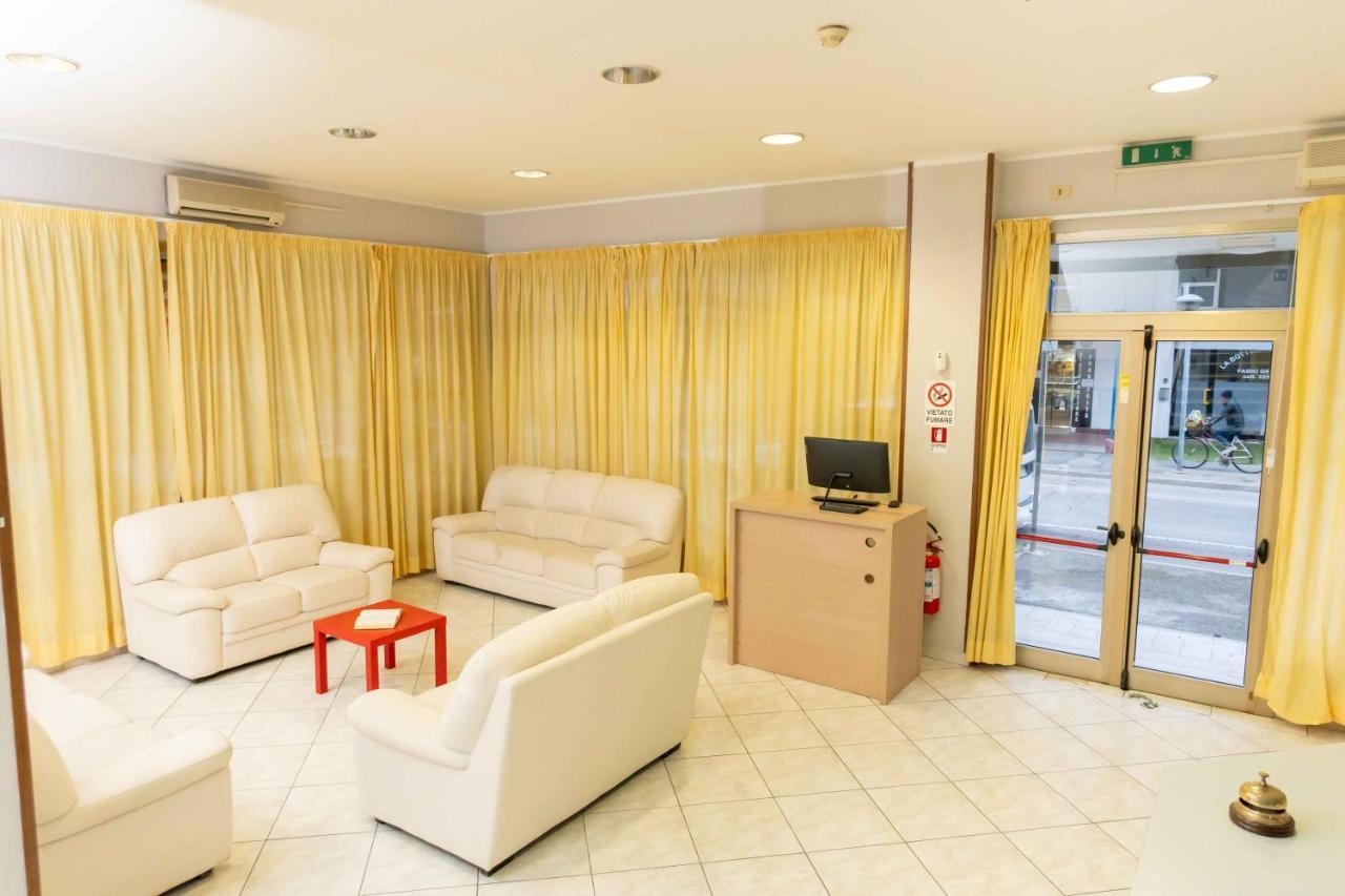 Hotel Galileo Ріміні Екстер'єр фото