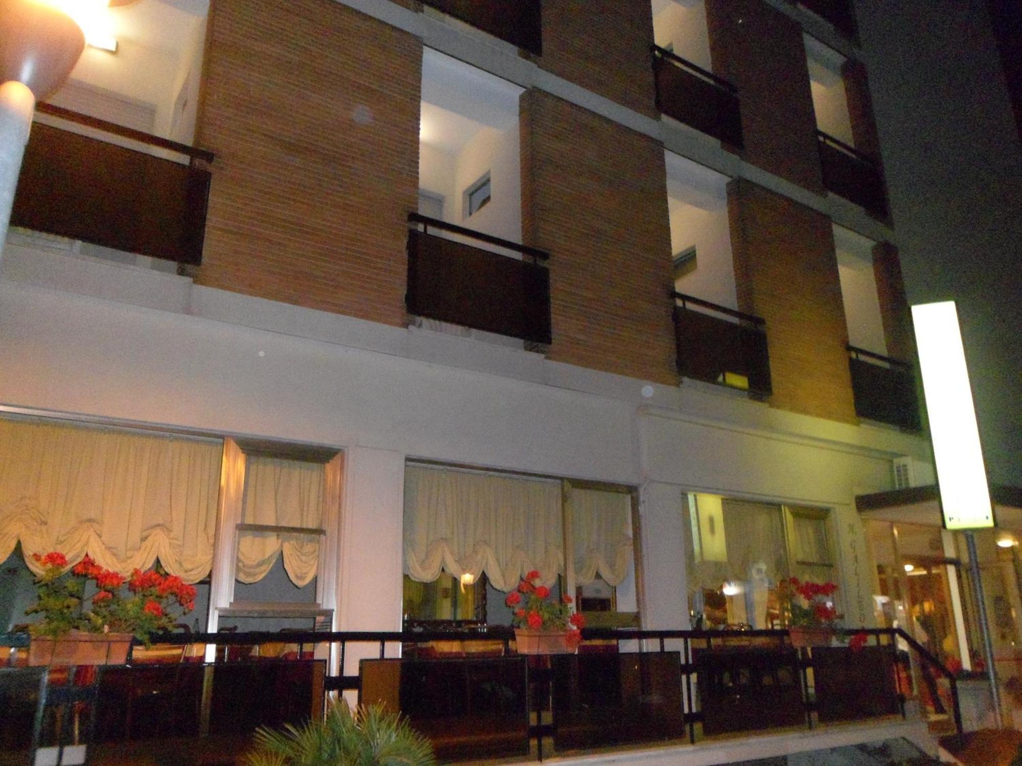 Hotel Galileo Ріміні Екстер'єр фото